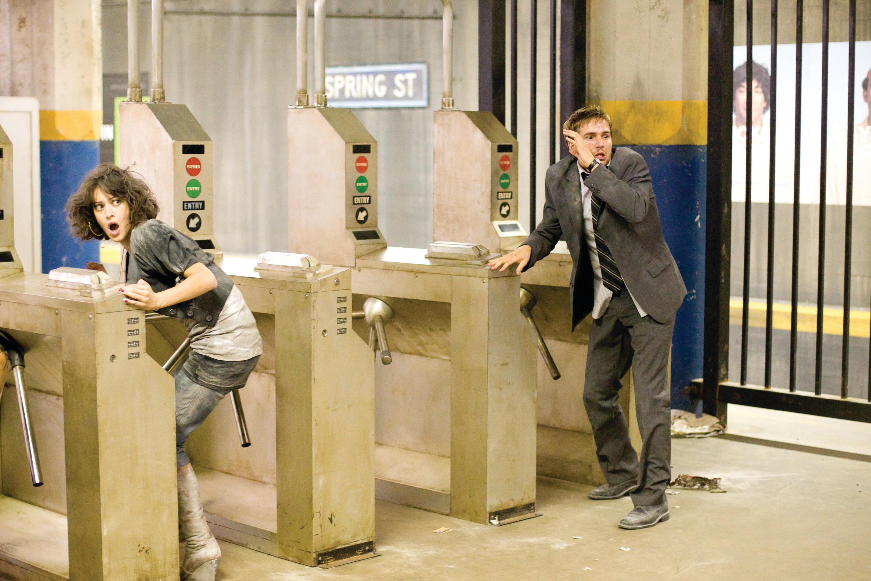 Cloverfield фильм 2008. Мэтт ривз монстро. Монстро 2008. Кловерфилд 2008. Cloverfield фильм 2008.