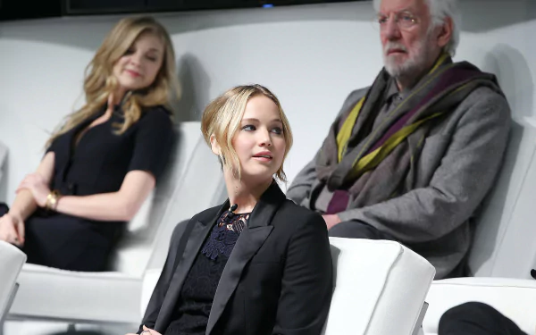 Donald Sutherland Jennifer Lawrence Celebrity actor HD Desktop Wallpaper | Background Image