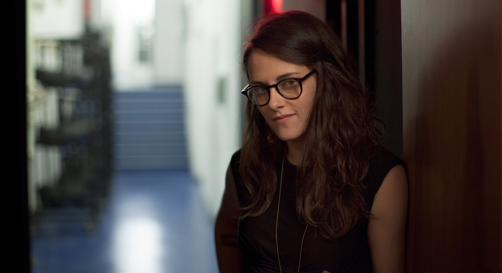Kristen Stewart in a scene from Clouds of Sils Maria, depicted in a 4K Ultra HD aesthetic for a striking desktop wallpaper and background.