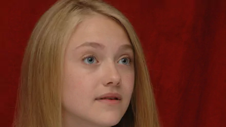 Celebrity Dakota Fanning HD Desktop Wallpaper | Background Image