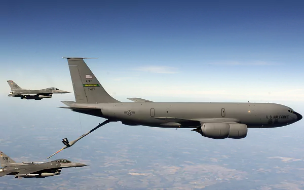 HD desktop wallpaper featuring a Boeing KC-135 Stratotanker refueling military jets mid-flight against a clear blue sky.