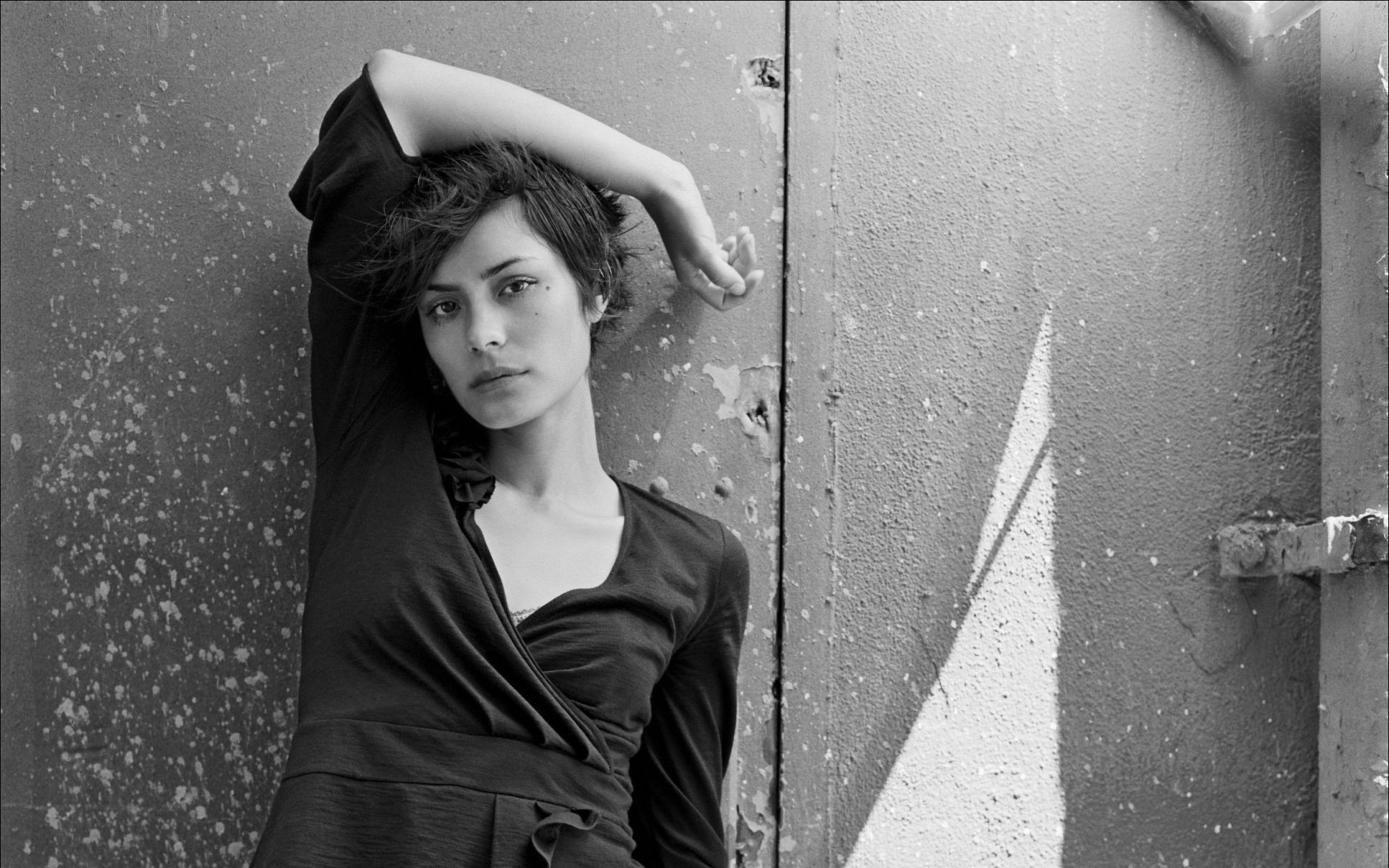 Download American Actress Celebrity Shannyn Sossamon HD Wallpaper