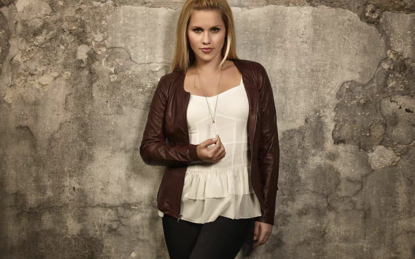 A character from the TV show The Originals poses confidently against a textured wall, showcasing a stylish outfit in this 4K Ultra HD desktop wallpaper.