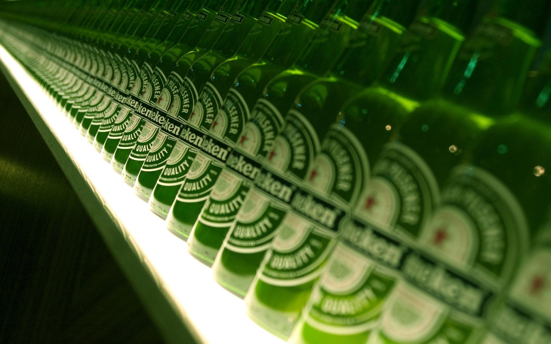Download Man Made Heineken HD Wallpaper