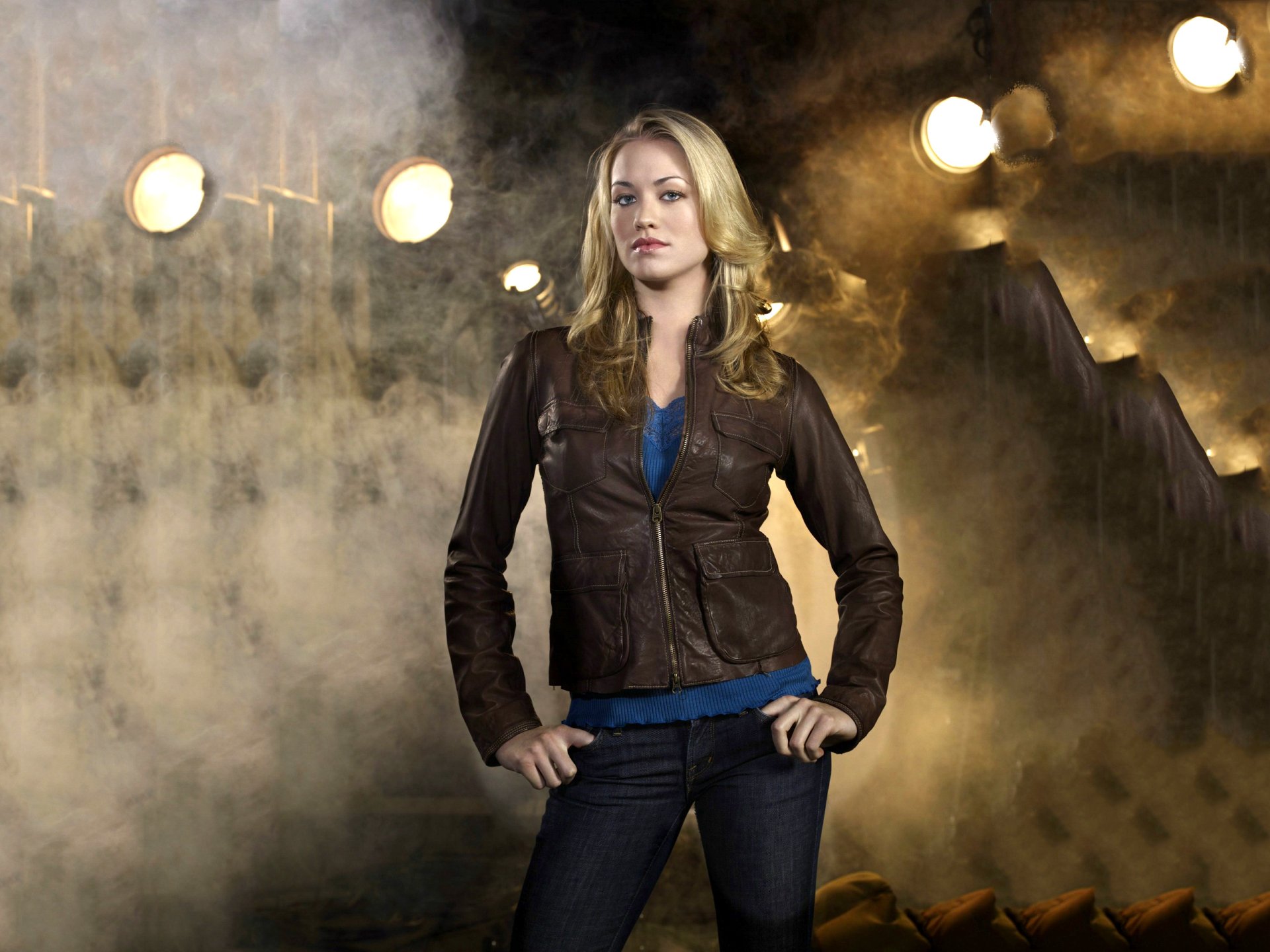 Download Celebrity Yvonne Strahovski HD Wallpaper