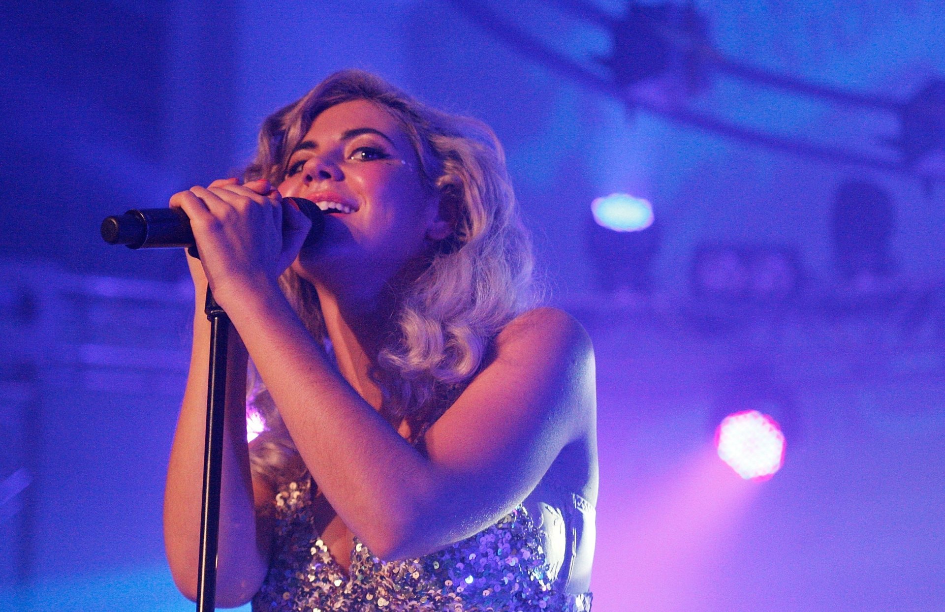 Download Music Marina Lambrini Diamandis HD Wallpaper