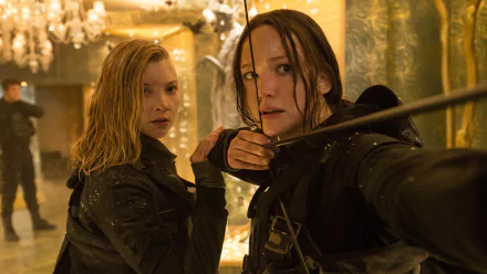 4K Ultra HD wallpaper featuring Jennifer Lawrence and Natalie Dormer from the movie The Hunger Games: Mockingjay - Part 2, poised in a tense action scene.