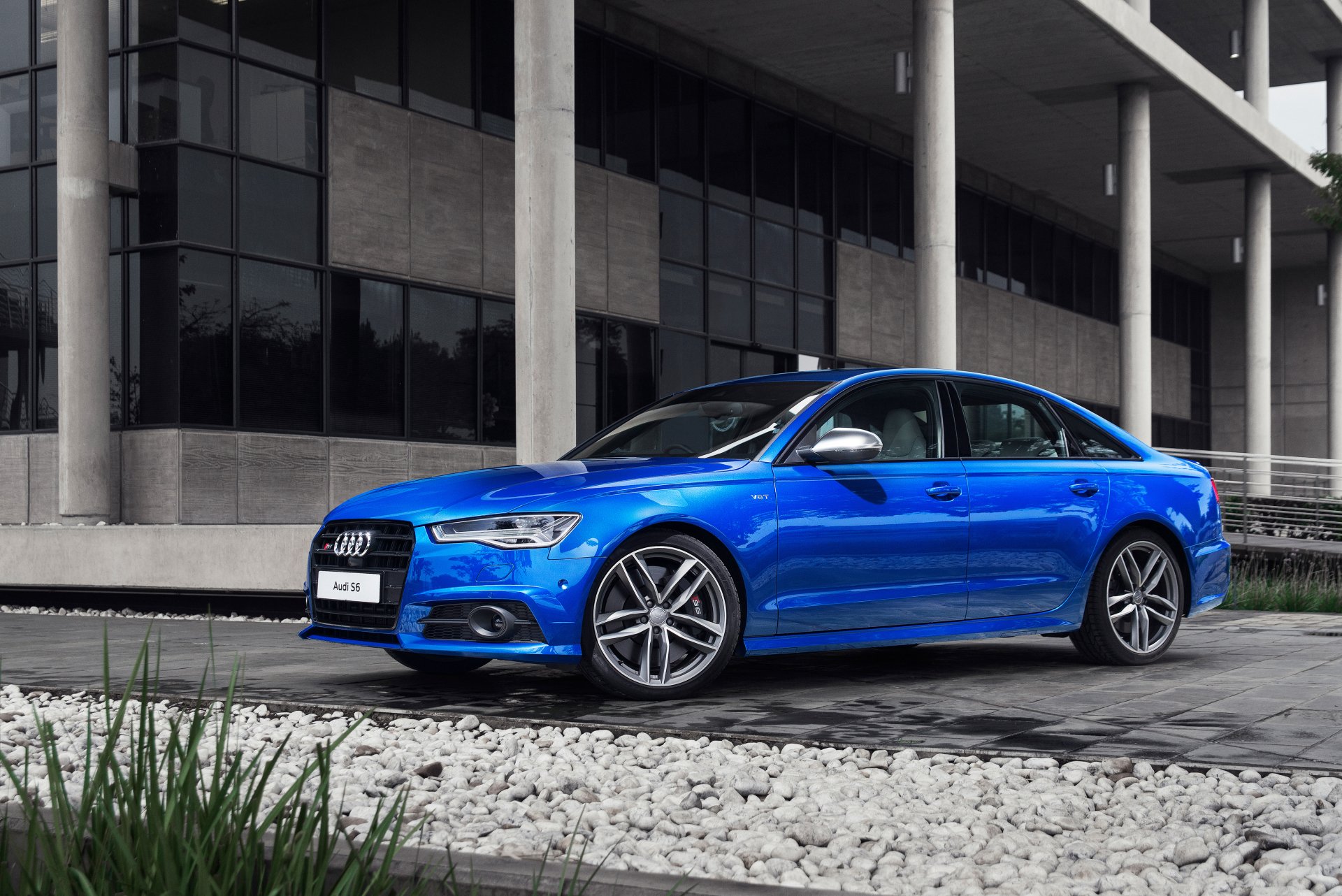 Hình nền Audi S6 HD sẽ đưa bạn trở về thời kỳ hoàng kim của siêu xe thể thao Đức từ những năm