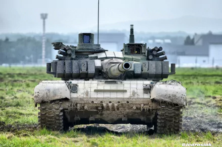 Front view of a muddy T-72 battle tank on a grassy field, military HD PC desktop wallpaper and background with overcast sky.