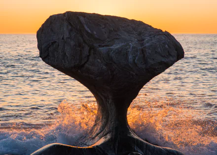 Kannesteinen, a rock sculpted by the sea over thousands of years, is one of the main tourist attract