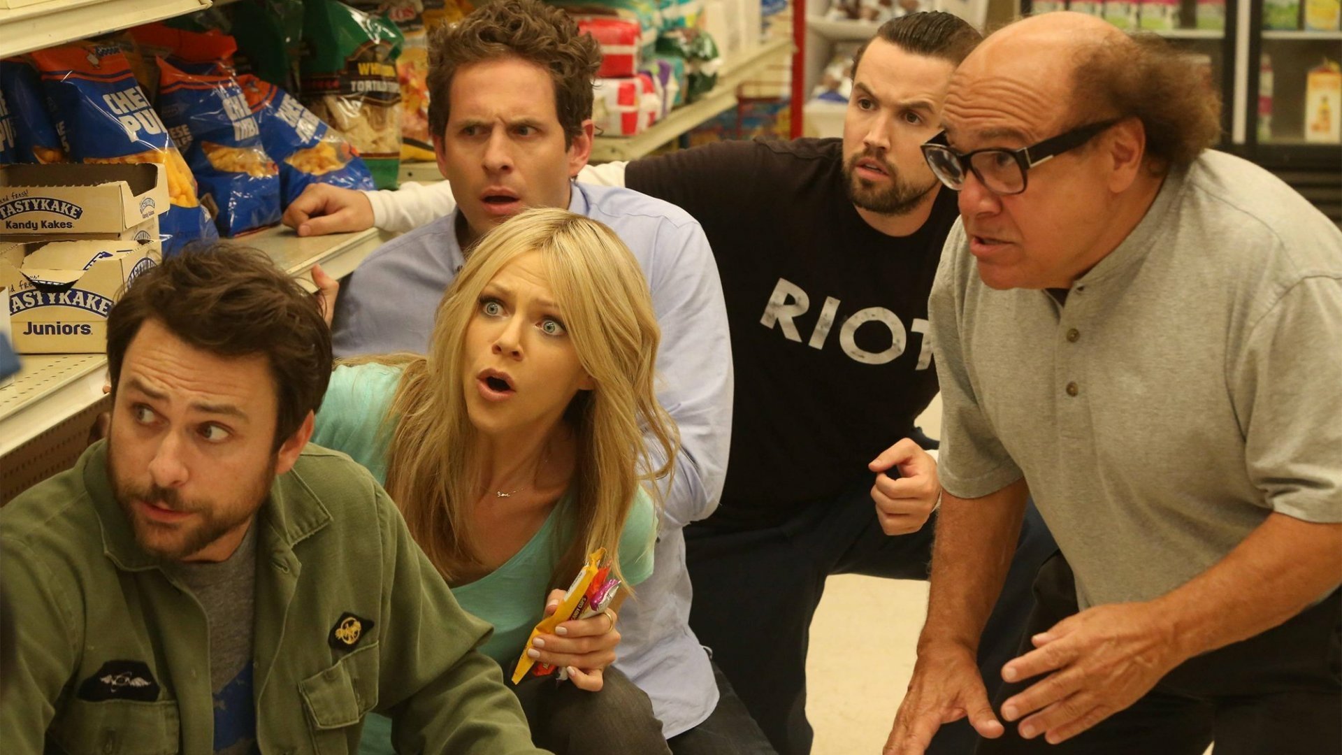 Download Mac (It's Always Sunny In Philadelphia) Rob McElhenney Frank Reynolds Danny DeVito Dee Reynolds Kaitlin Olson Dennis Reynolds Glenn Howerton Charlie Kelly Charlie Day TV Show It's Always Sunny In Philadelphia HD Wallpaper