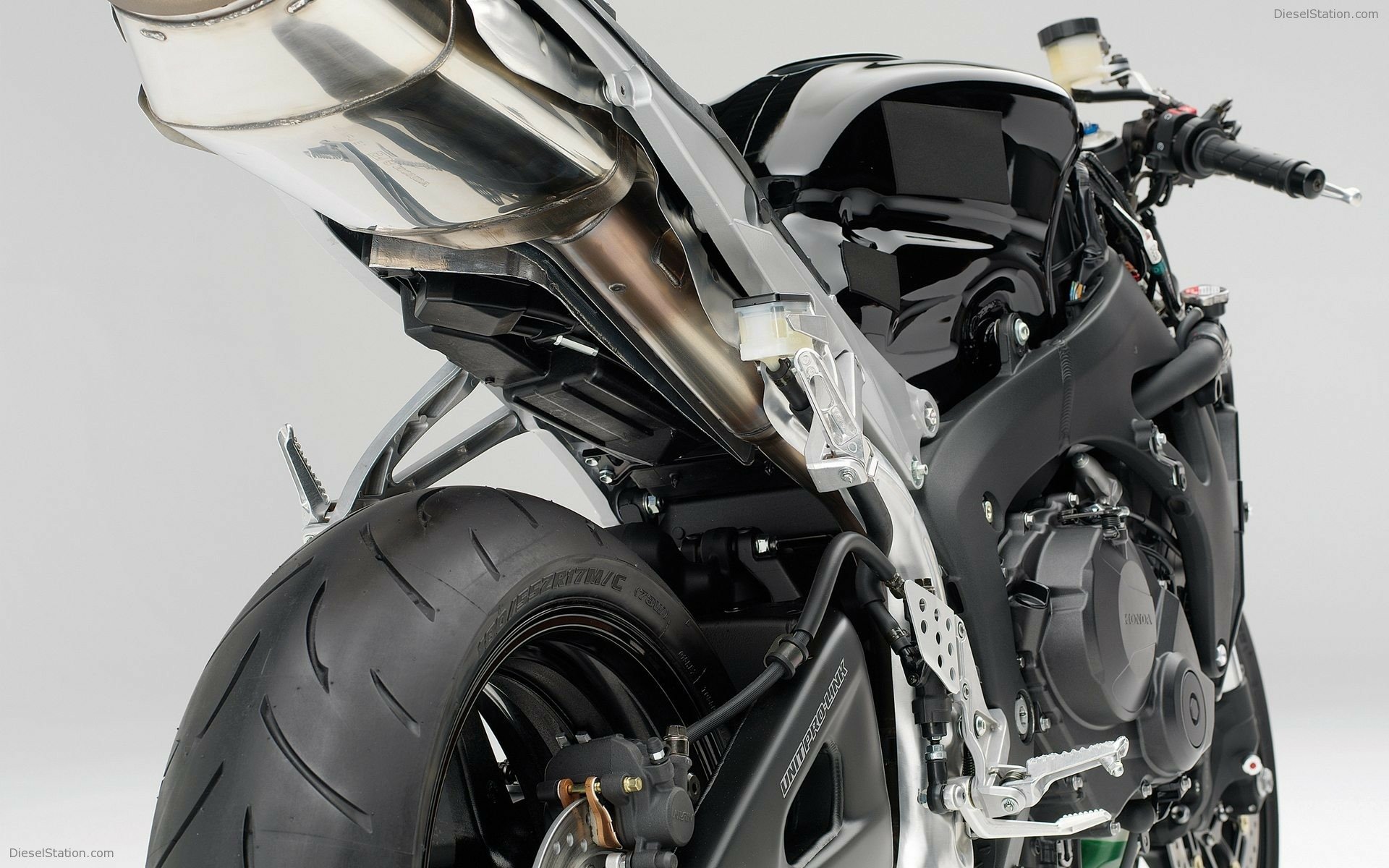 Download Motorcycle Vehicle Honda CBR600RR HD Wallpaper