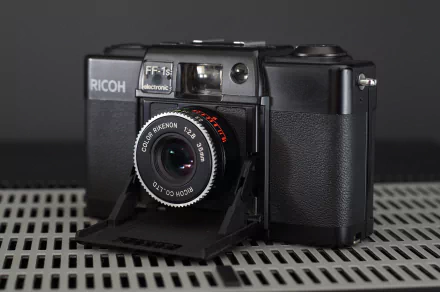  The Ricoh FF-1 is a scale-focusing, programmed exposure camera.