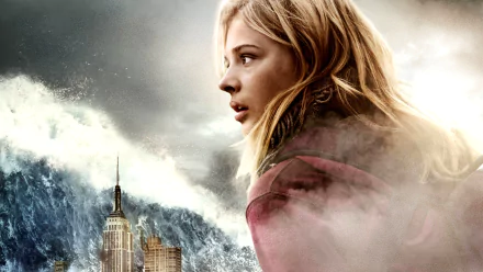 Chloë Grace Moretz in a dramatic scene from the movie The 5th Wave, featured in a high-definition PC desktop wallpaper and background.