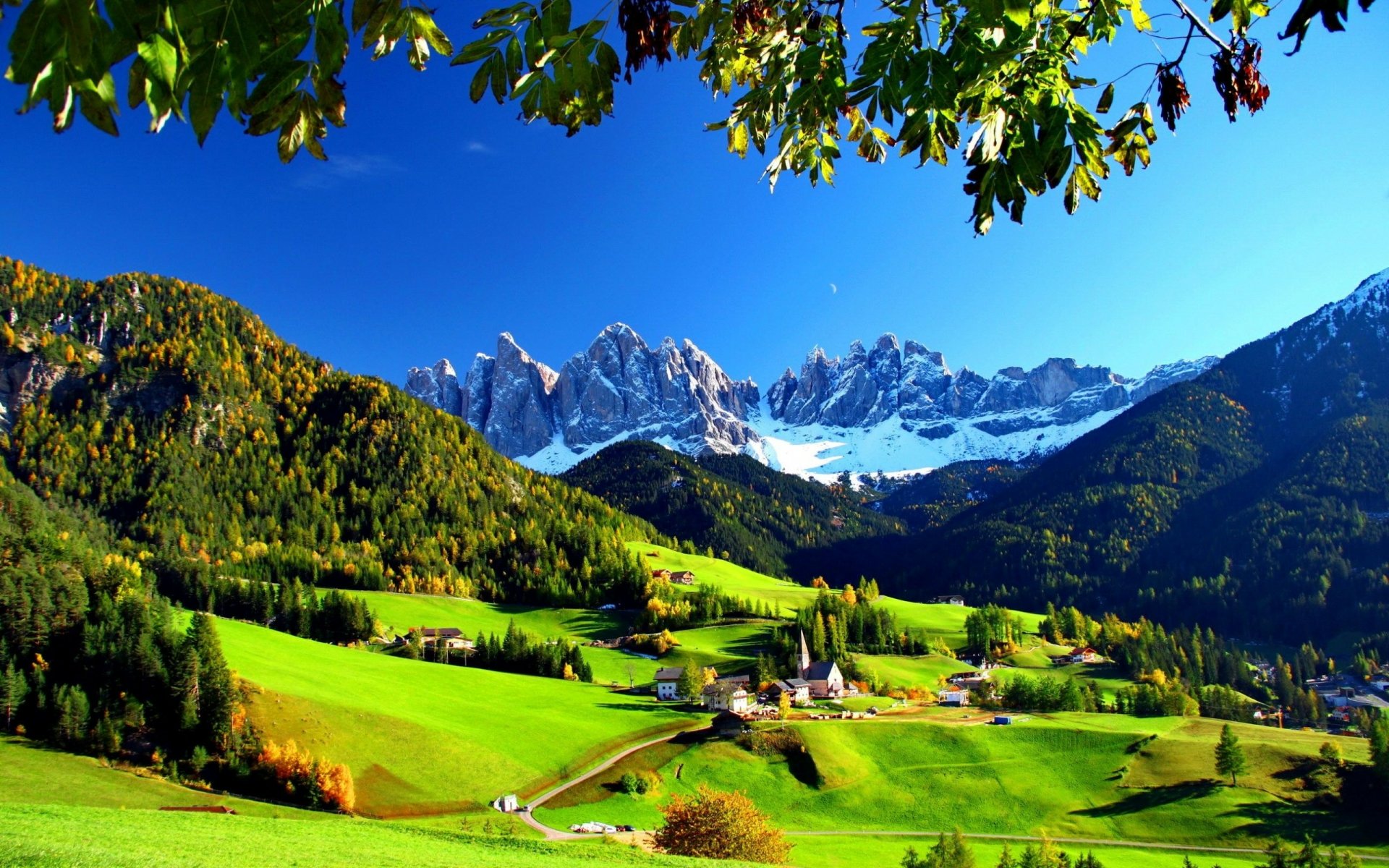 Serene Italian Valley: A Stunning HD Wallpaper of Nature's Beauty**, image size:1920x1200