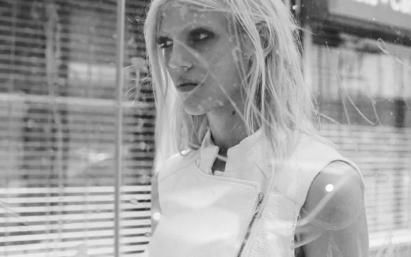 Black & White blonde model American Celebrity Devon Windsor HD Desktop Wallpaper | Background Image