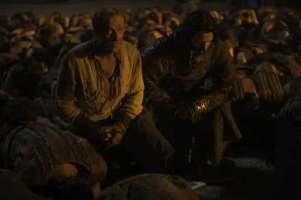 Game of Thrones 2K Quad HD desktop wallpaper: Jorah Mormont and Daario Naharis kneel among fallen soldiers on a dark battlefield.