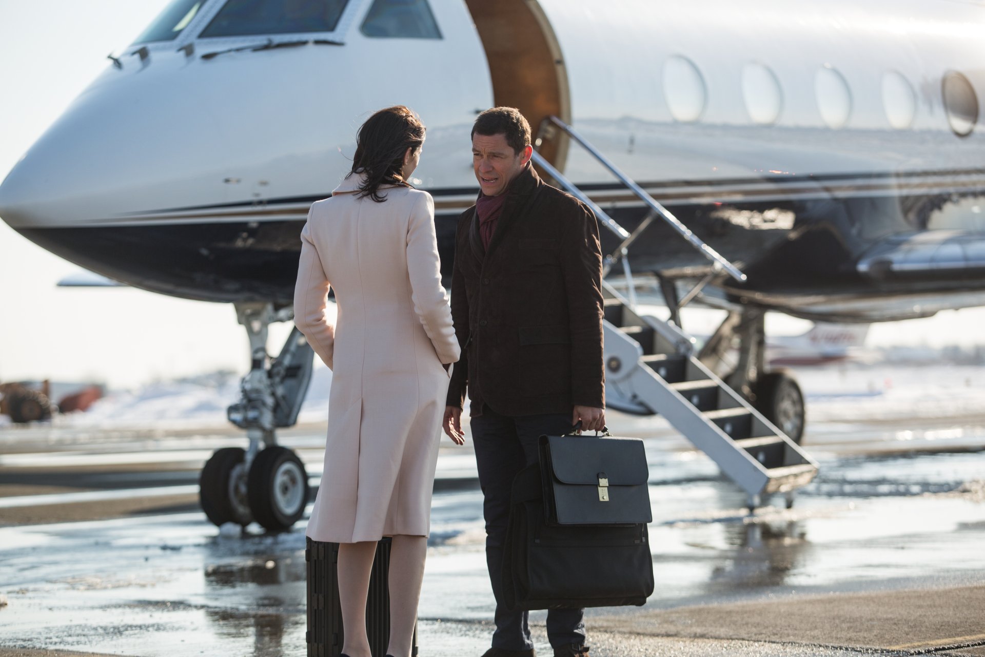 Download Caitriona Balfe Dominic West Movie Money Monster HD Wallpaper