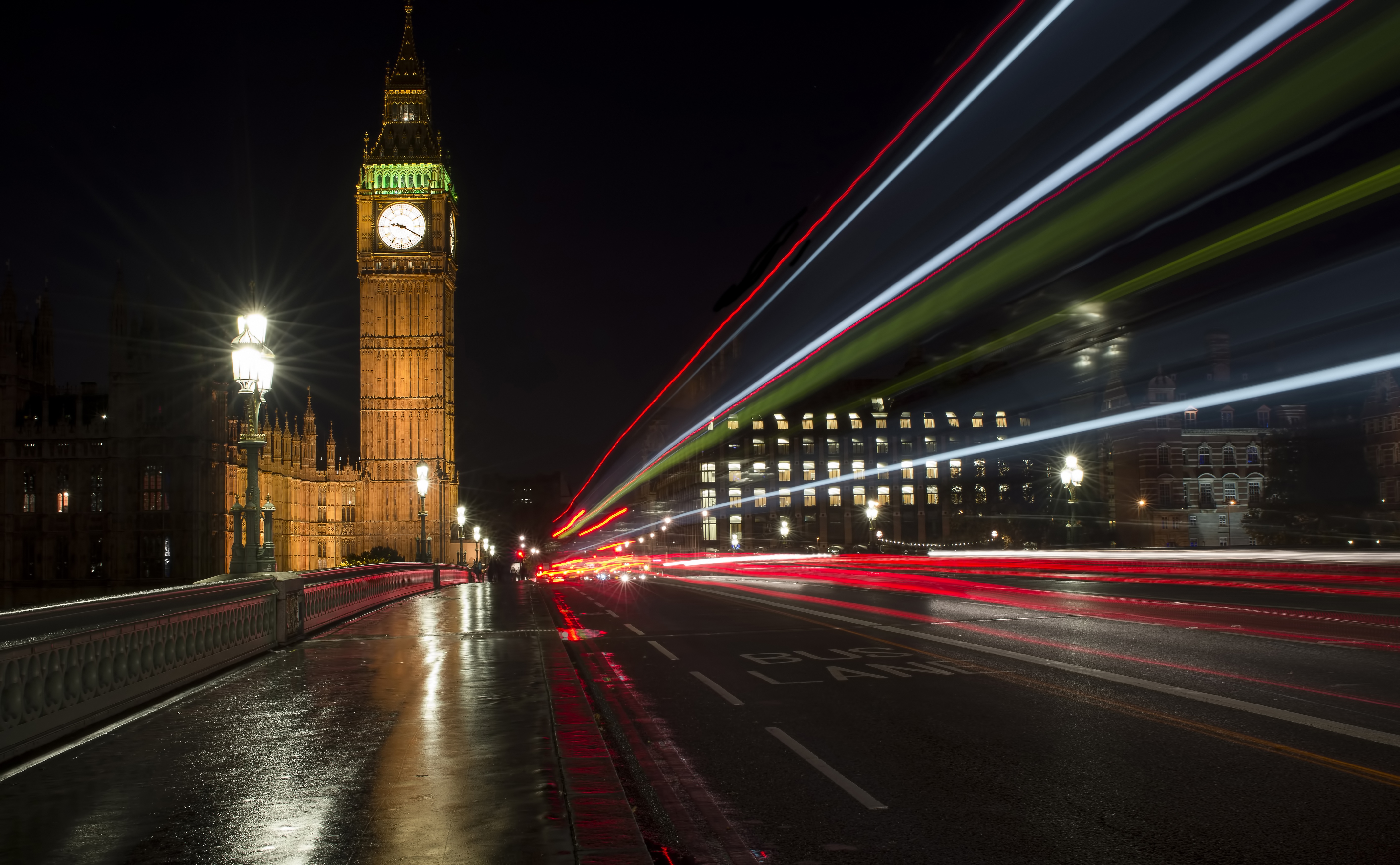 Nighttime photography of Big Ben by Leblancdesign