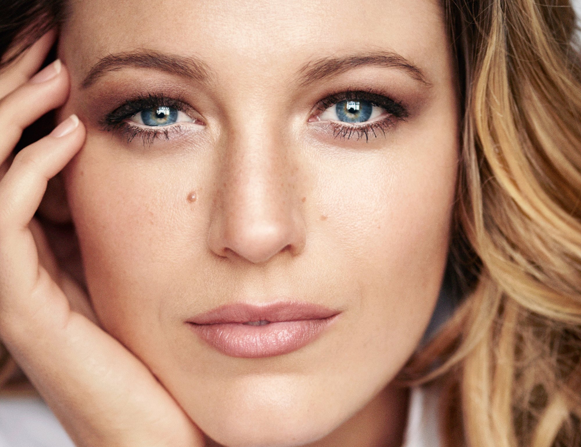 Download Blonde Blue Eyes American Model Actress Face Celebrity Blake Lively Hd Wallpaper