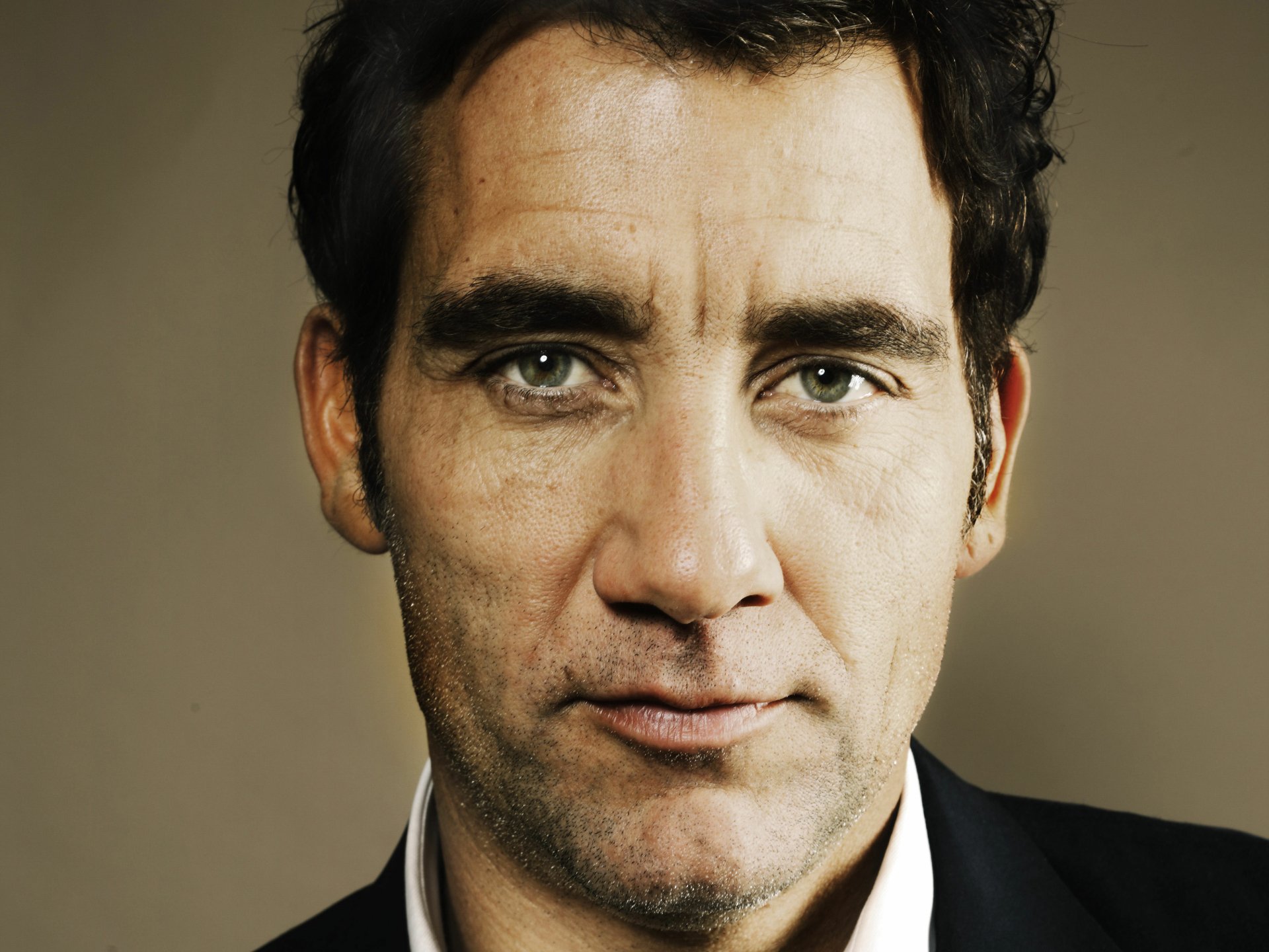 Download Celebrity Clive Owen HD Wallpaper