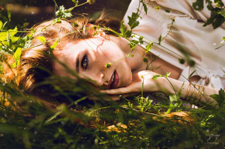 lipstick lying down freckles redhead model woman mood HD Desktop Wallpaper | Background Image
