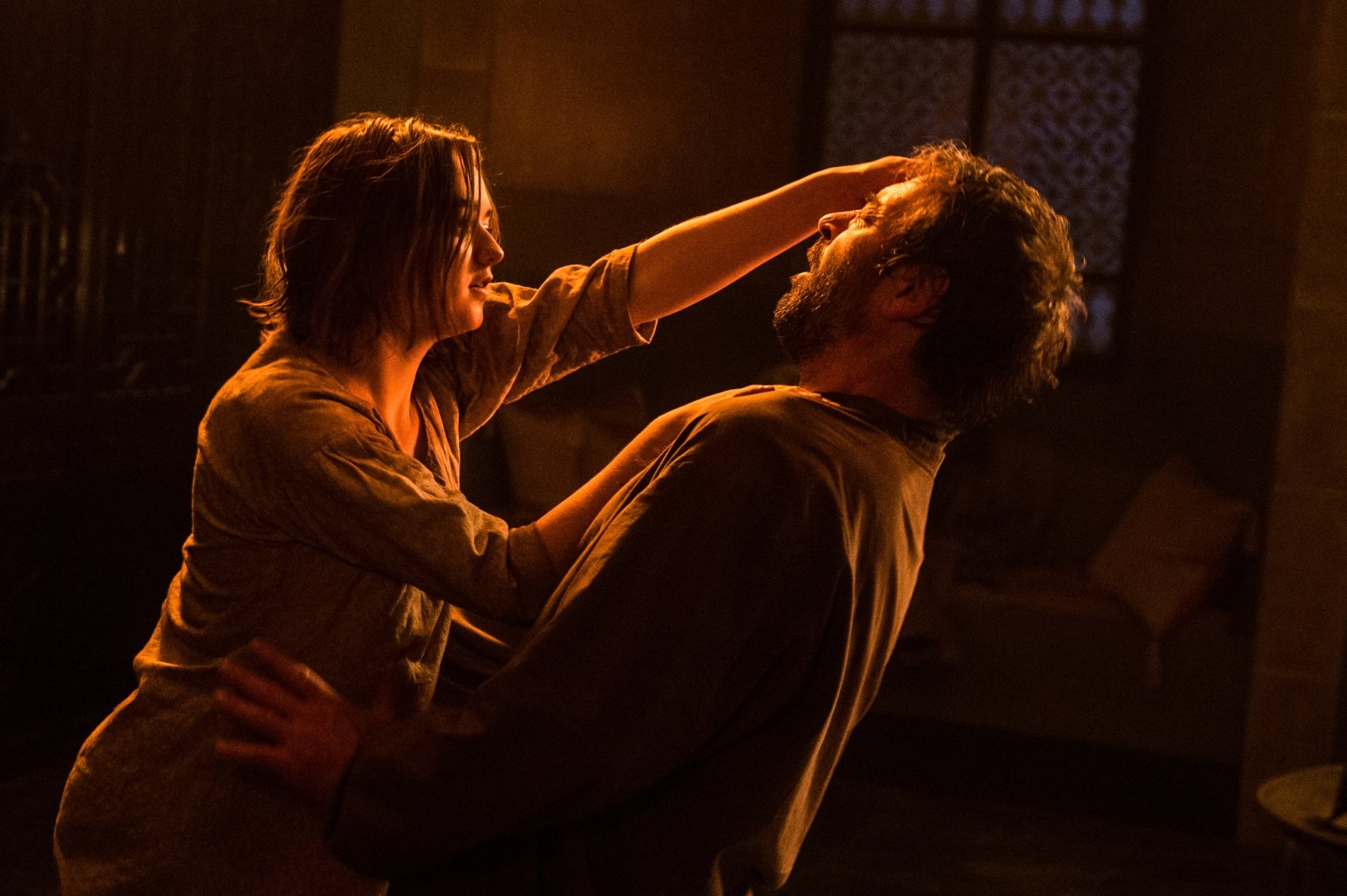 4K Ultra HD wallpaper of Maisie Williams as Arya Stark from Game of Thrones in a tense, dimly lit confrontation scene.