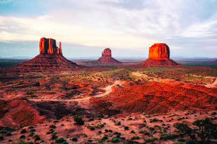 4K Ultra HD landscape of Monument Valley’s desert cliffs and mesas under a vast horizon, showcasing the natural beauty of this iconic southwestern landmark.