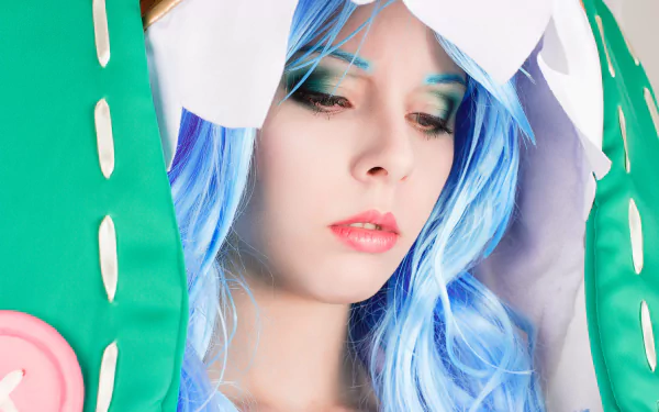 Close-up of a woman cosplaying Yoshino (Date A Live) in a blue wig and green hooded costume, 5K Ultra HD PC desktop wallpaper/background.