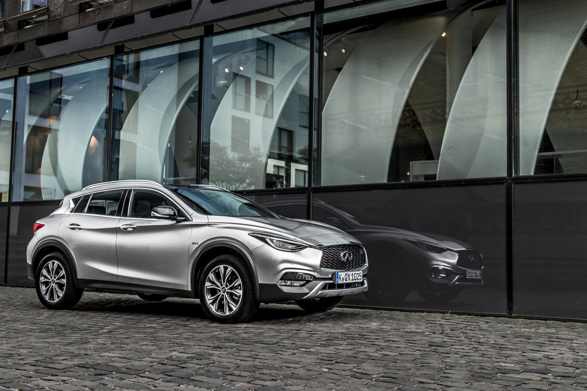 Download Car Silver Car Infiniti Vehicle Infiniti Q30 4k Ultra HD Wallpaper