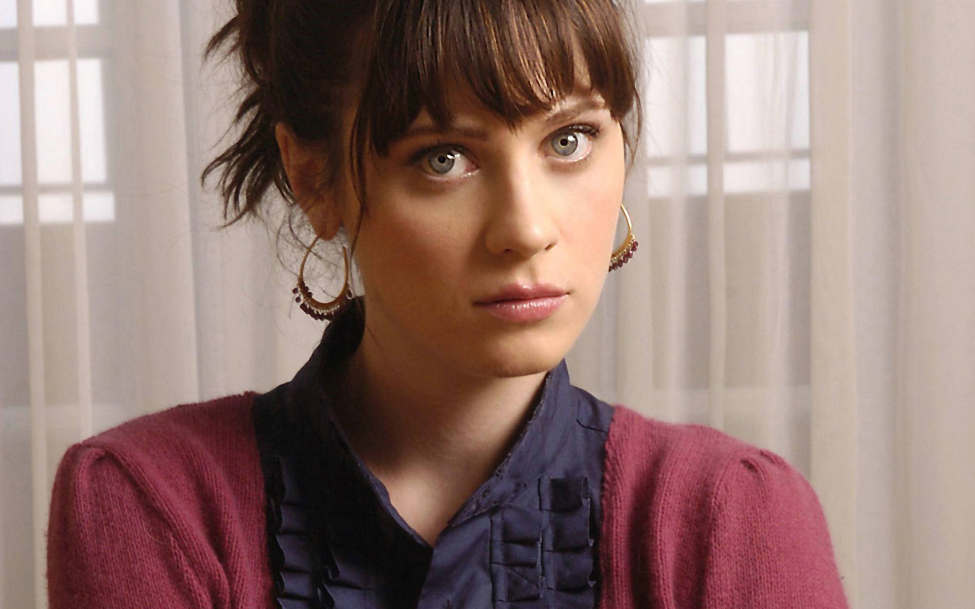 Celebrity Zooey Deschanel HD Wallpaper