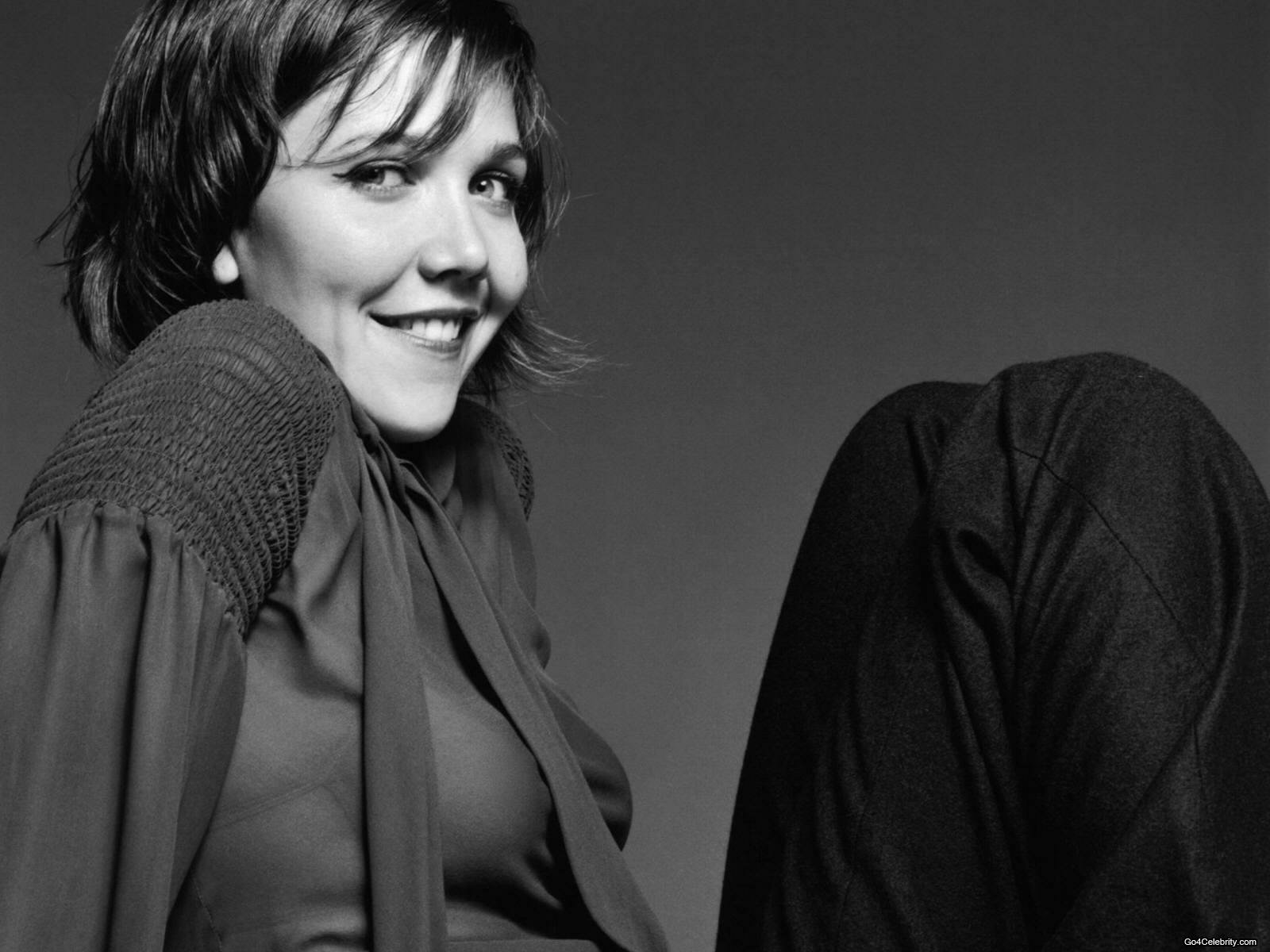 Download Celebrity Maggie Gyllenhaal Wallpaper