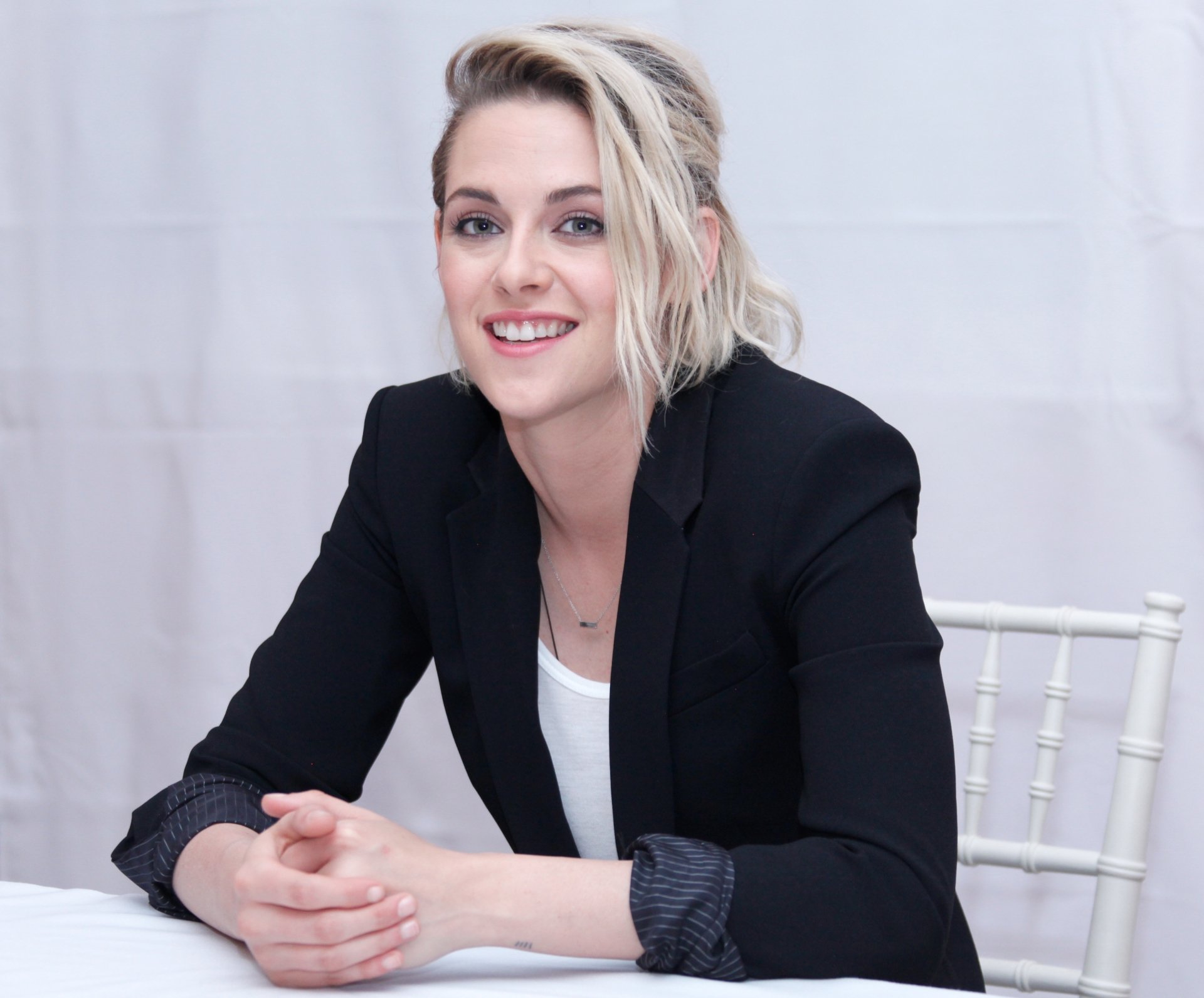 Portrait of celebrity Kristen Stewart smiling, featured in a 4K Ultra HD PC desktop wallpaper and background.
