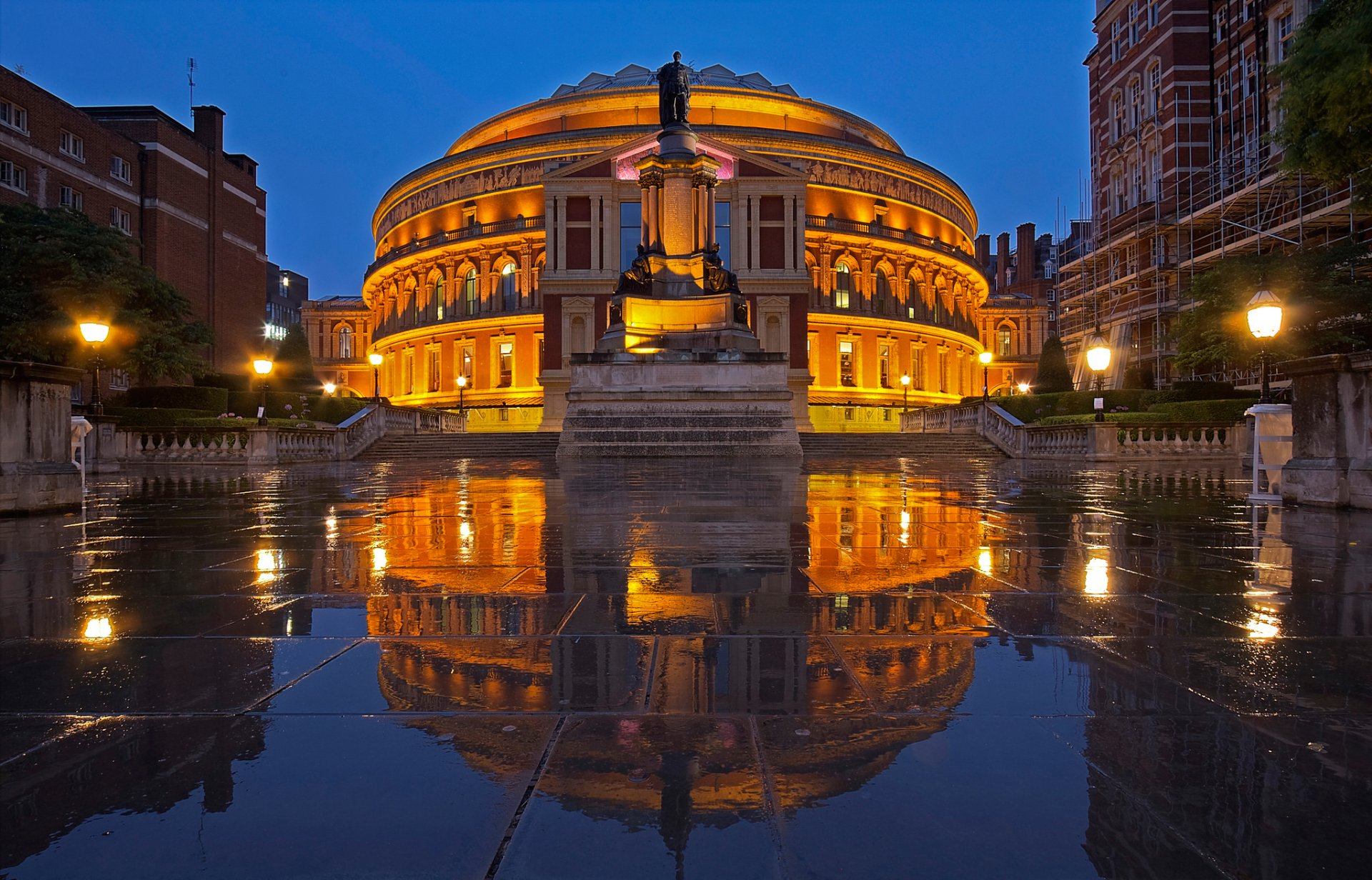 Download Reflection Statue Night England London Royal Albert Hall Man ...