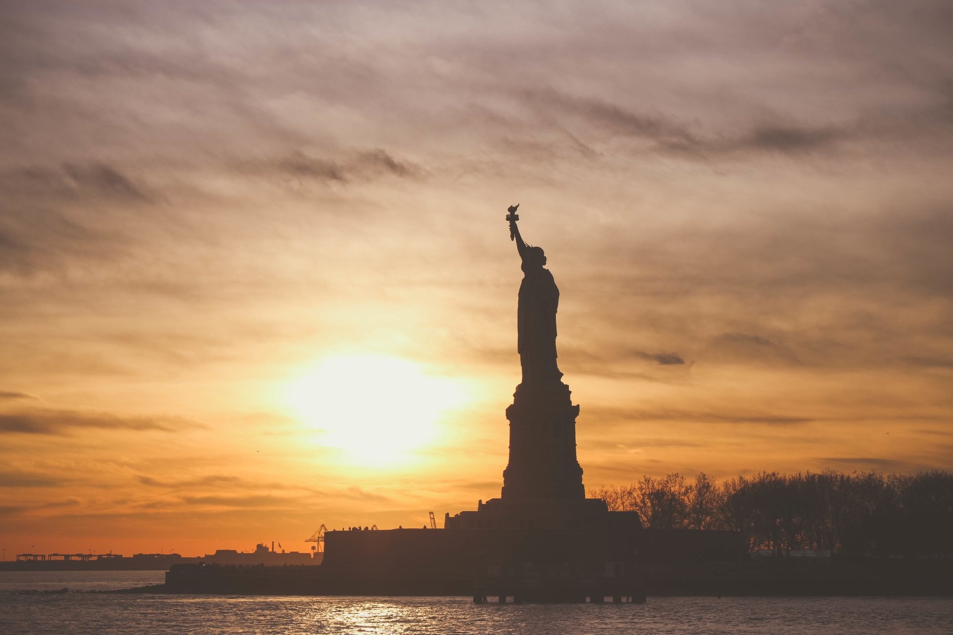 Download Silhouette Sky Sunset Man Made Statue Of Liberty 4k Ultra HD Wallpaper