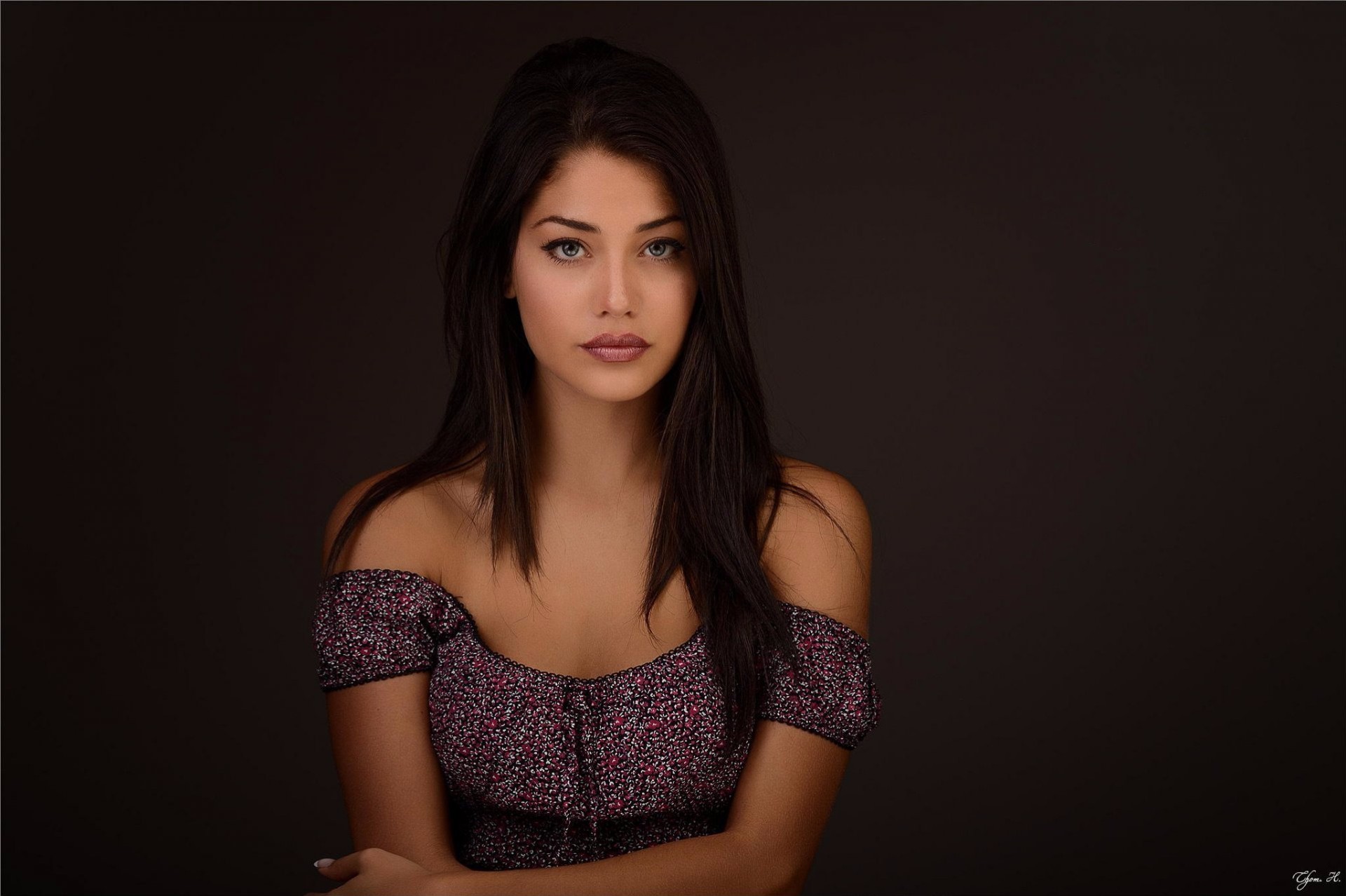 Download Brunette Woman Model HD Wallpaper