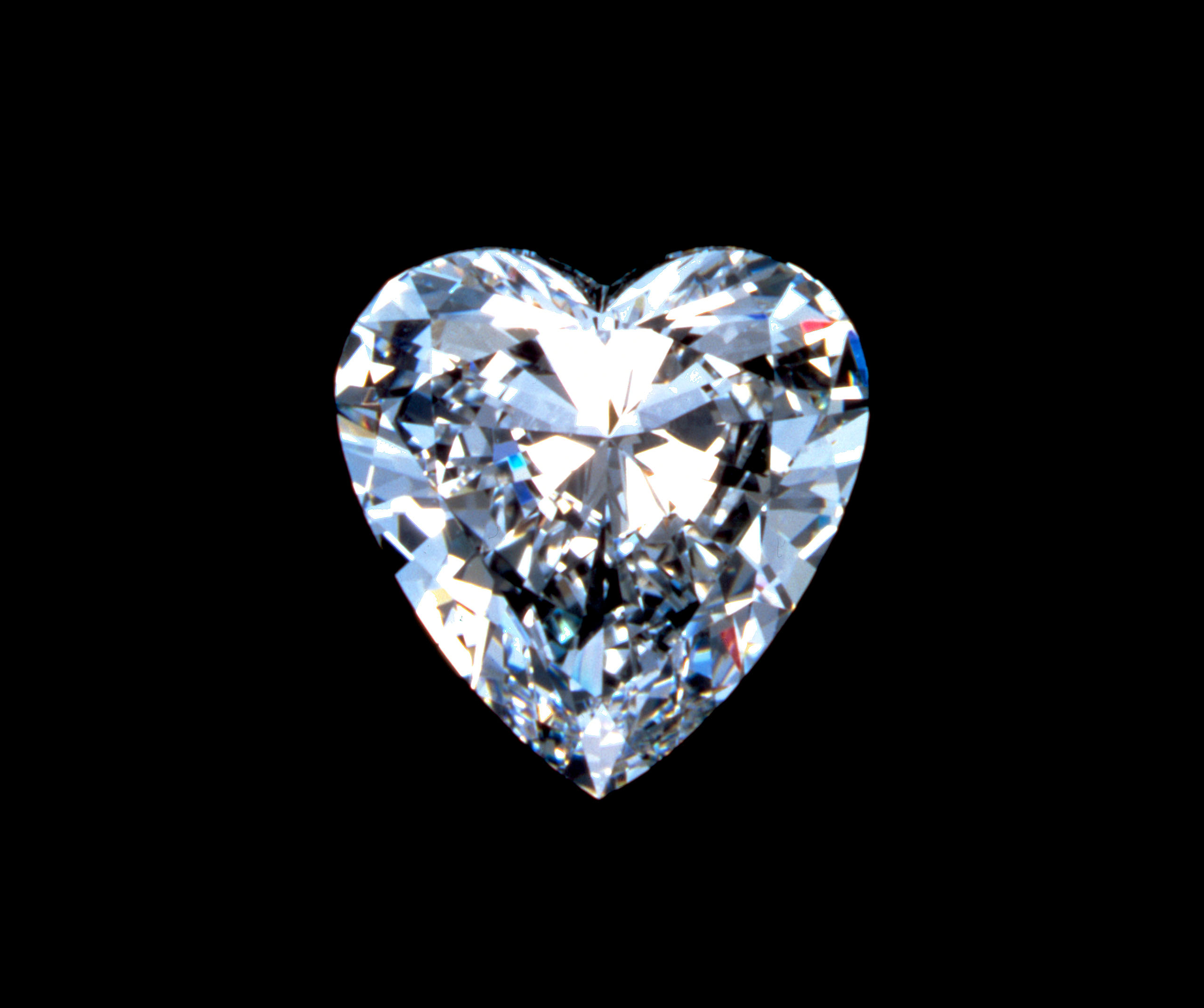 Diamond heart перевод. Бриллианты на черном фоне. Бриллиант сердце. Хрустальное сердце. Сердечко бриллиант.