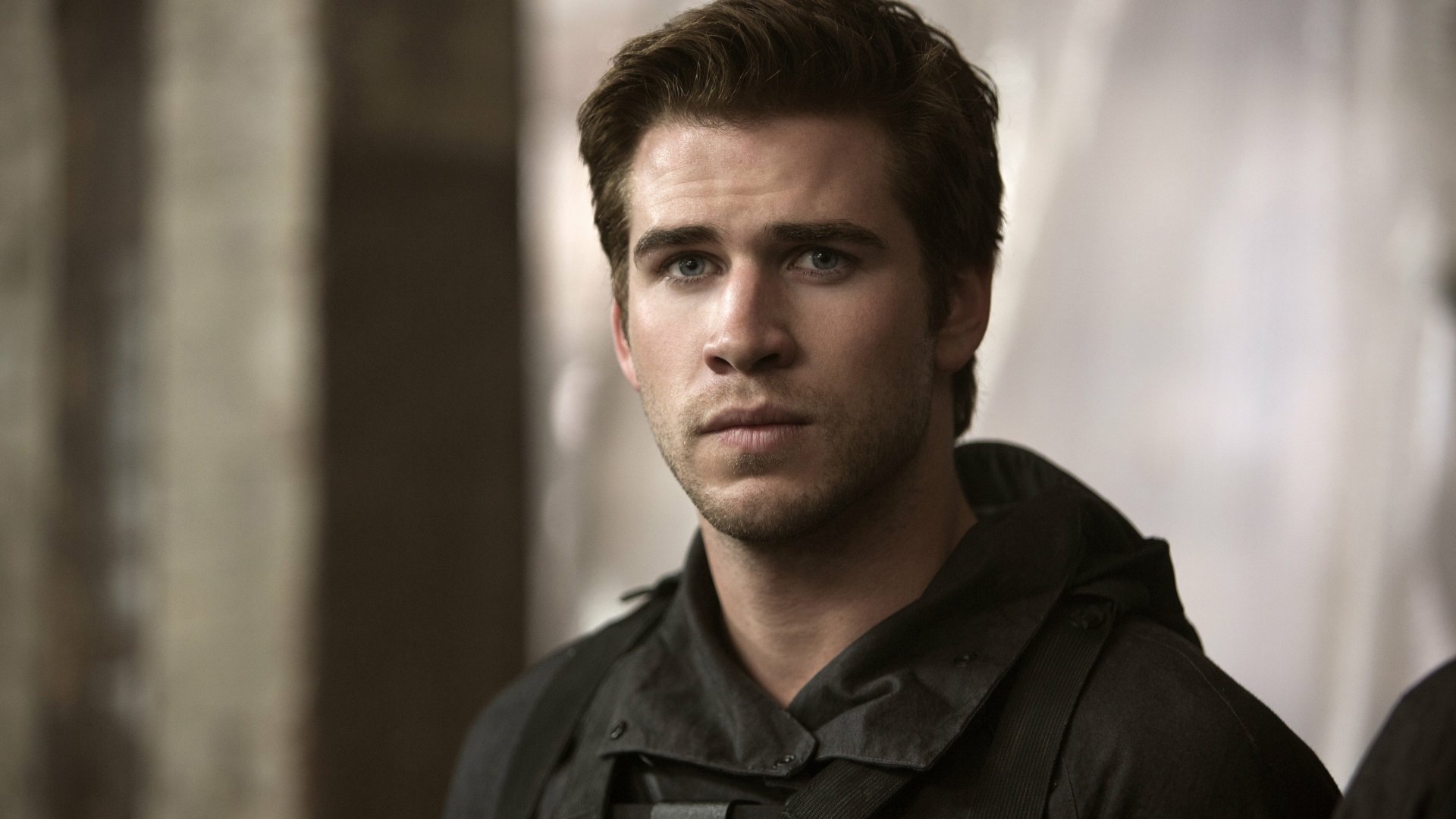 Download Liam Hemsworth Gale Hawthorne Movie The Hunger Games: Mockingjay - Part 1 HD Wallpaper