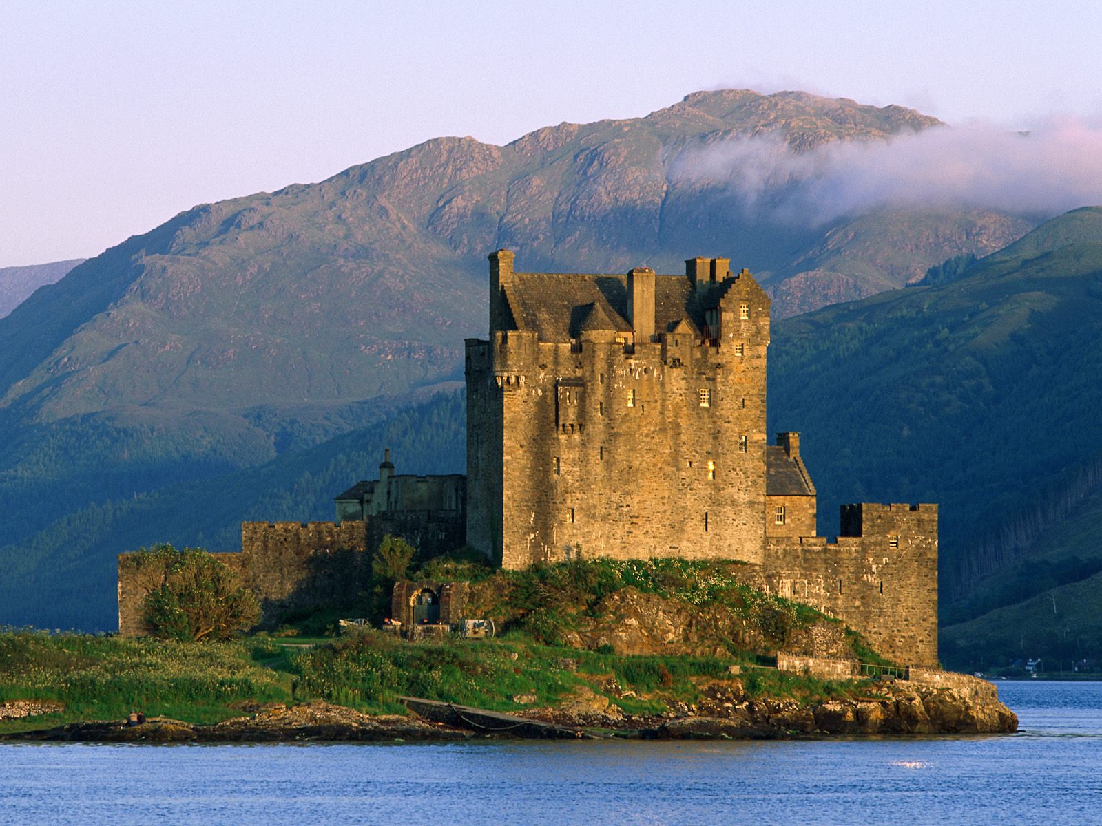 Highlands Castle, a stunning HD desktop wallpaper.