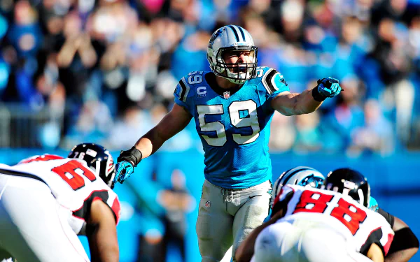 HD wallpaper of a football player, number 59, poised on the field during a game, with opponents in the foreground.