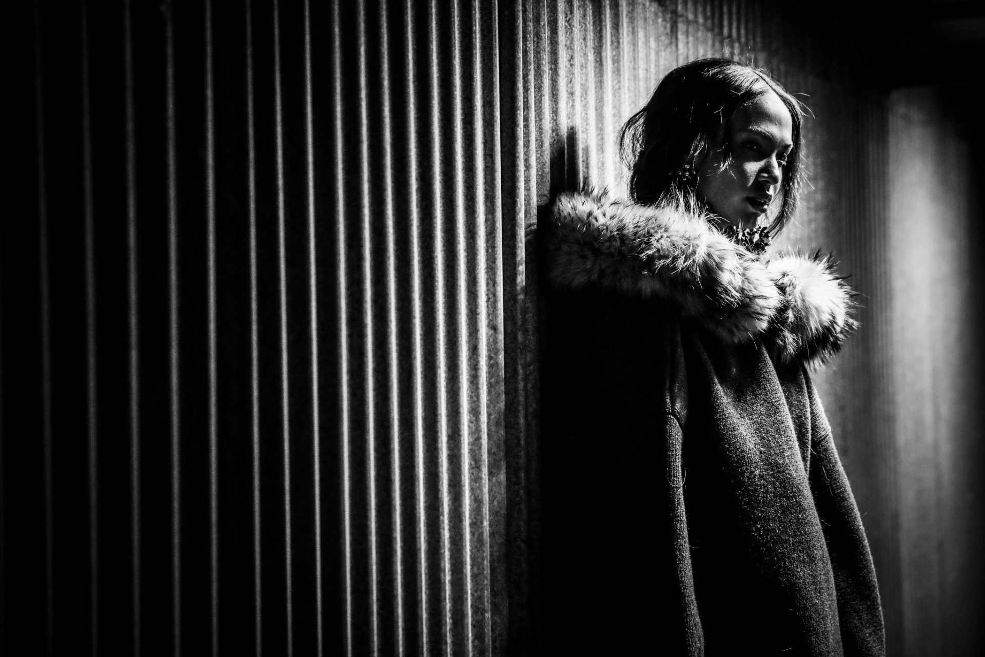 Download Monochrome Woman Model HD Wallpaper