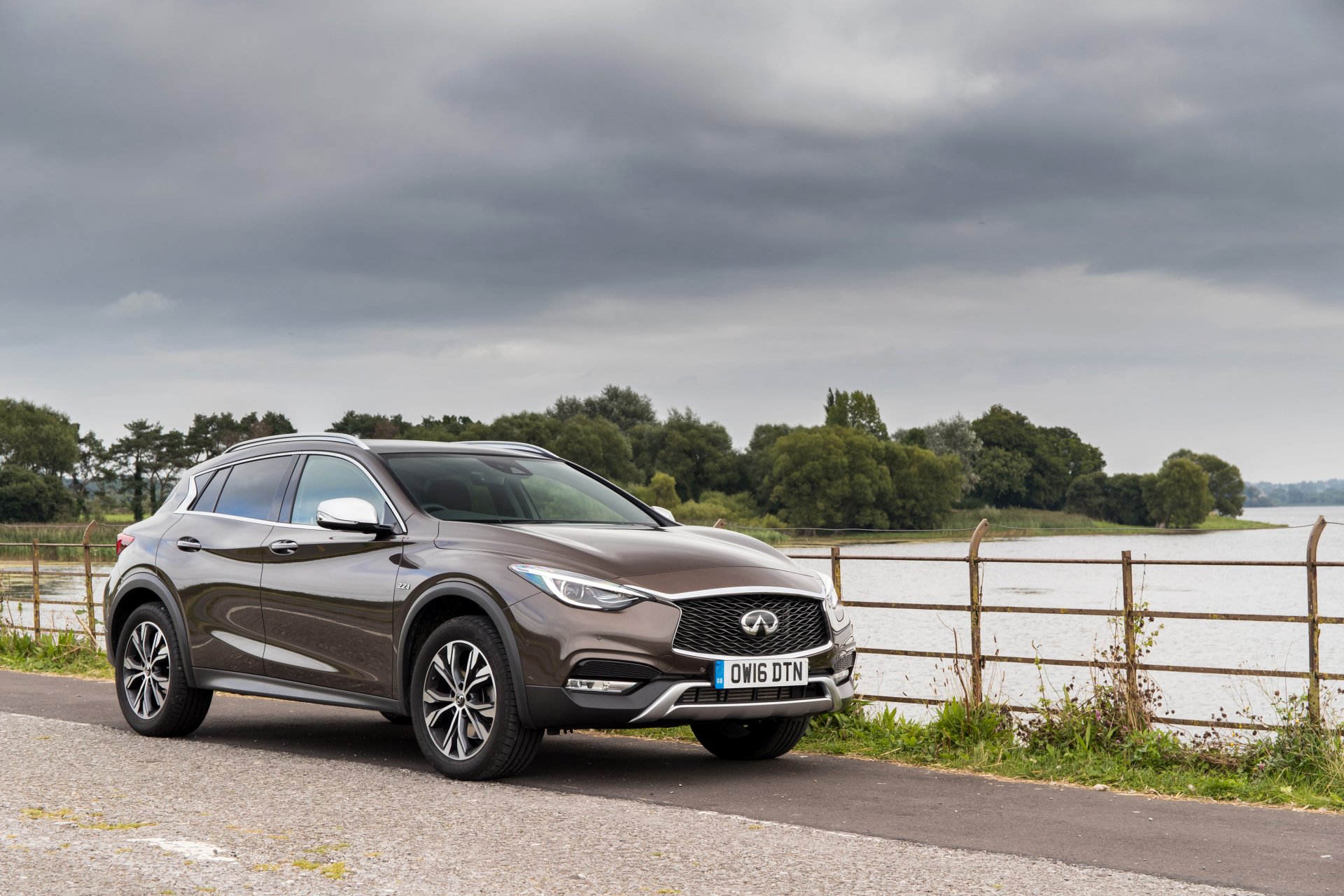 Download SUV Car Infiniti Vehicle Infiniti Q30 4k Ultra HD Wallpaper