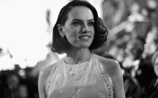 Monochrome 4K Ultra HD wallpaper featuring actress Daisy Ridley at a glamorous event, captured in a detailed and striking portrait.