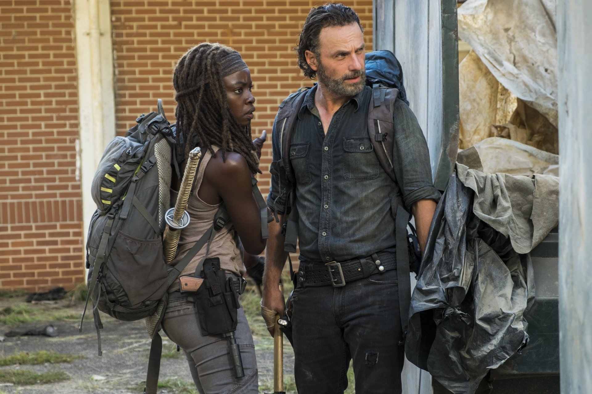 Download Danai Gurira Michonne (The Walking Dead) Rick Grimes Andrew Lincoln TV Show The Walking Dead 4k Ultra HD Wallpaper