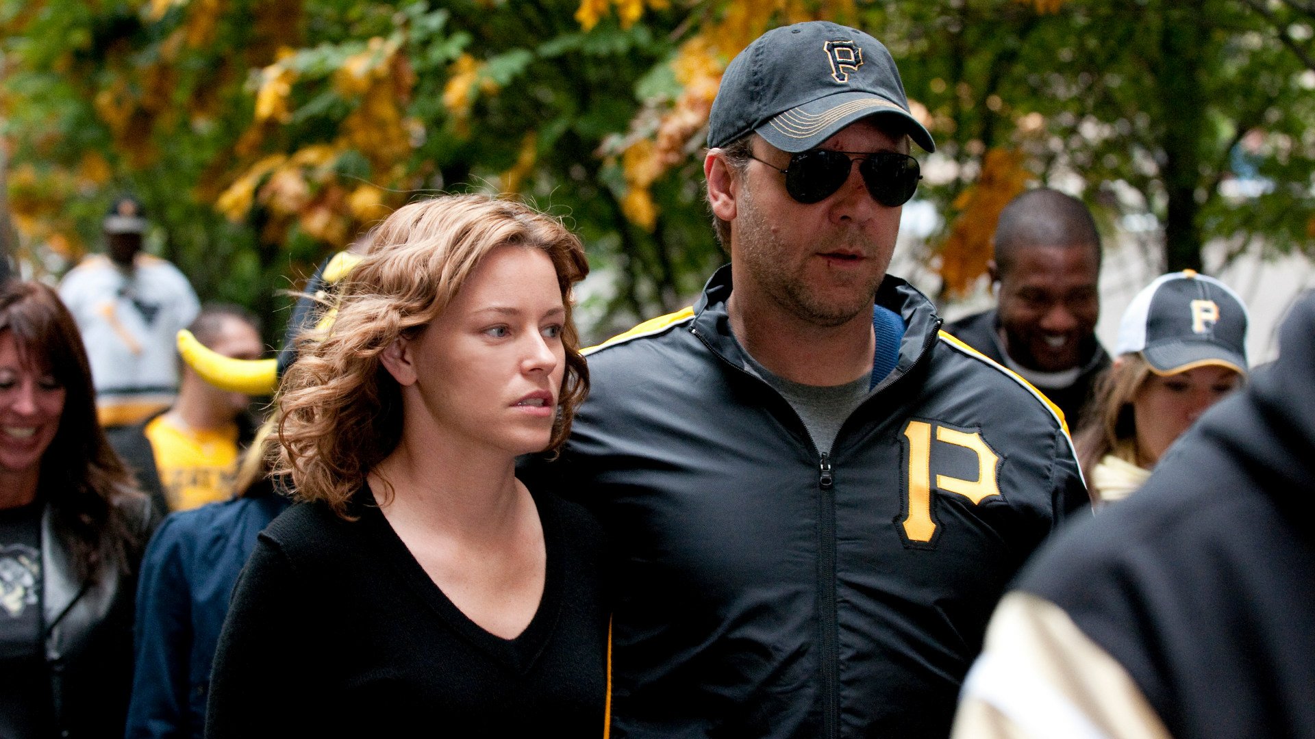 Download Elizabeth Banks Russell Crowe Movie The Next Three Days HD Wallpaper