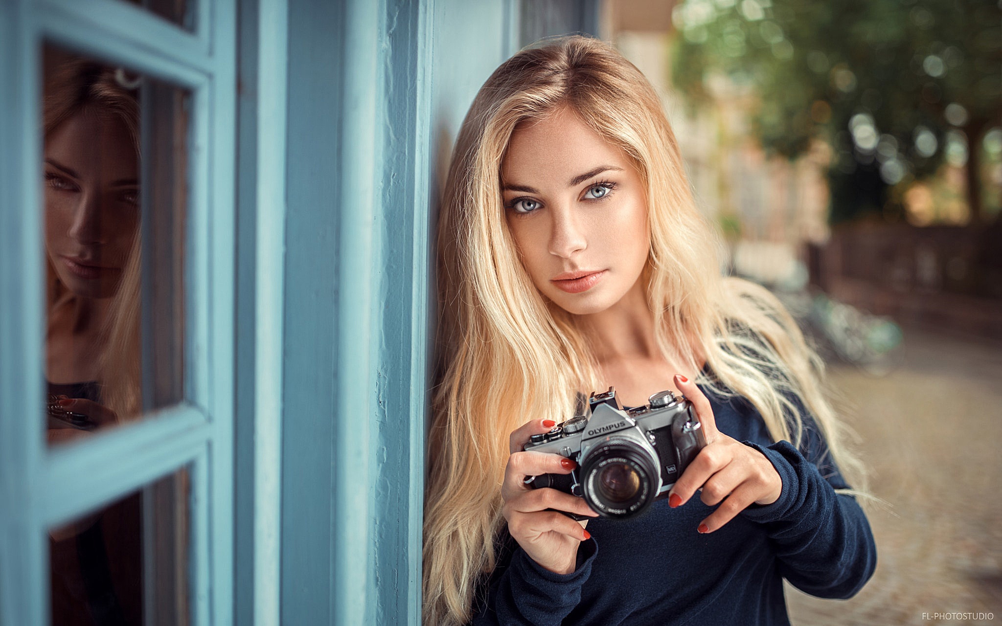 Download Long Hair Olympus Depth Of Field Blue Eyes Reflection Camera Blonde Woman Model Hd