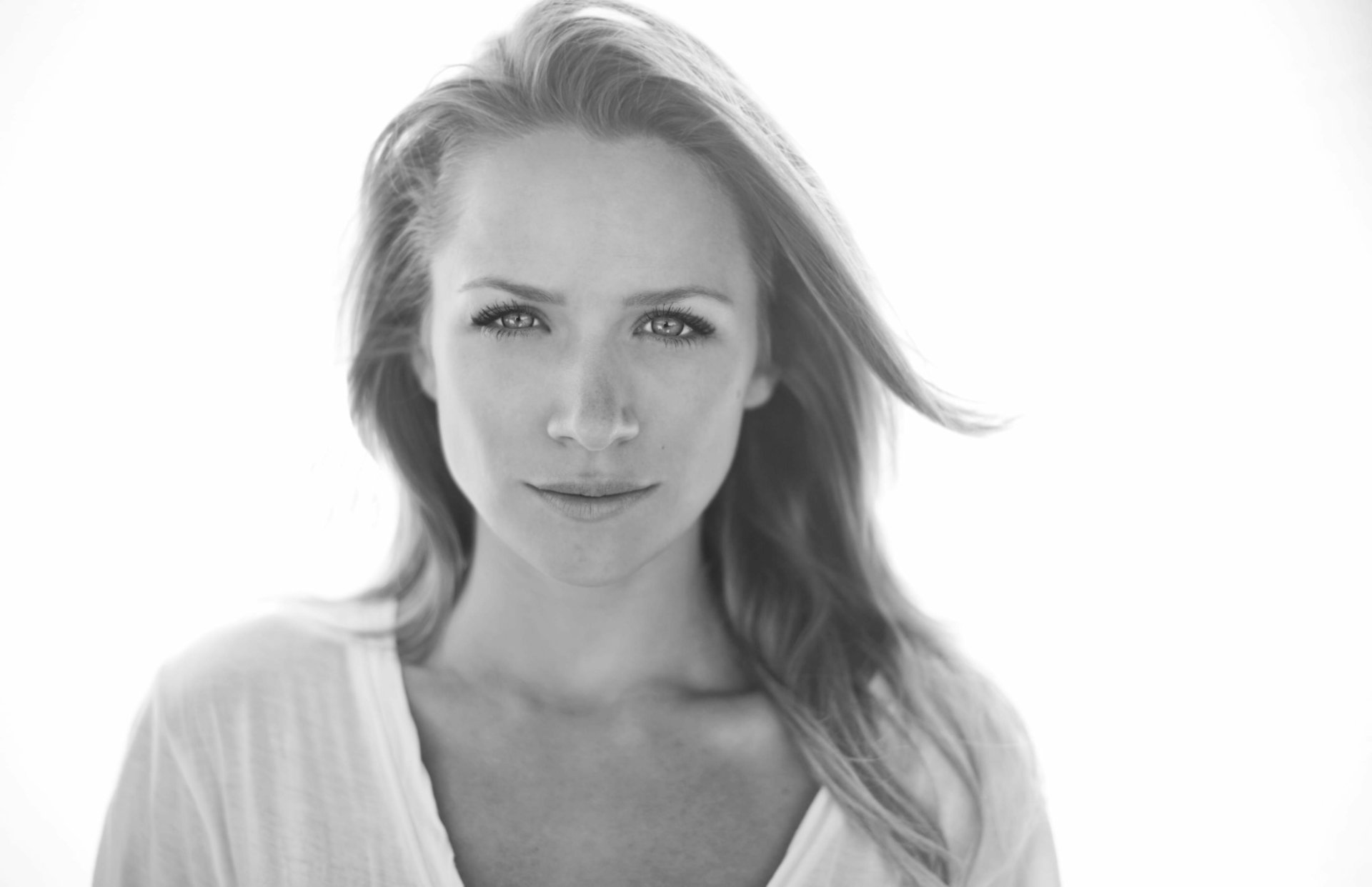 Download Model Actress Black & White Monochrome Woman Shantel Vansanten 4k Ultra HD Wallpaper