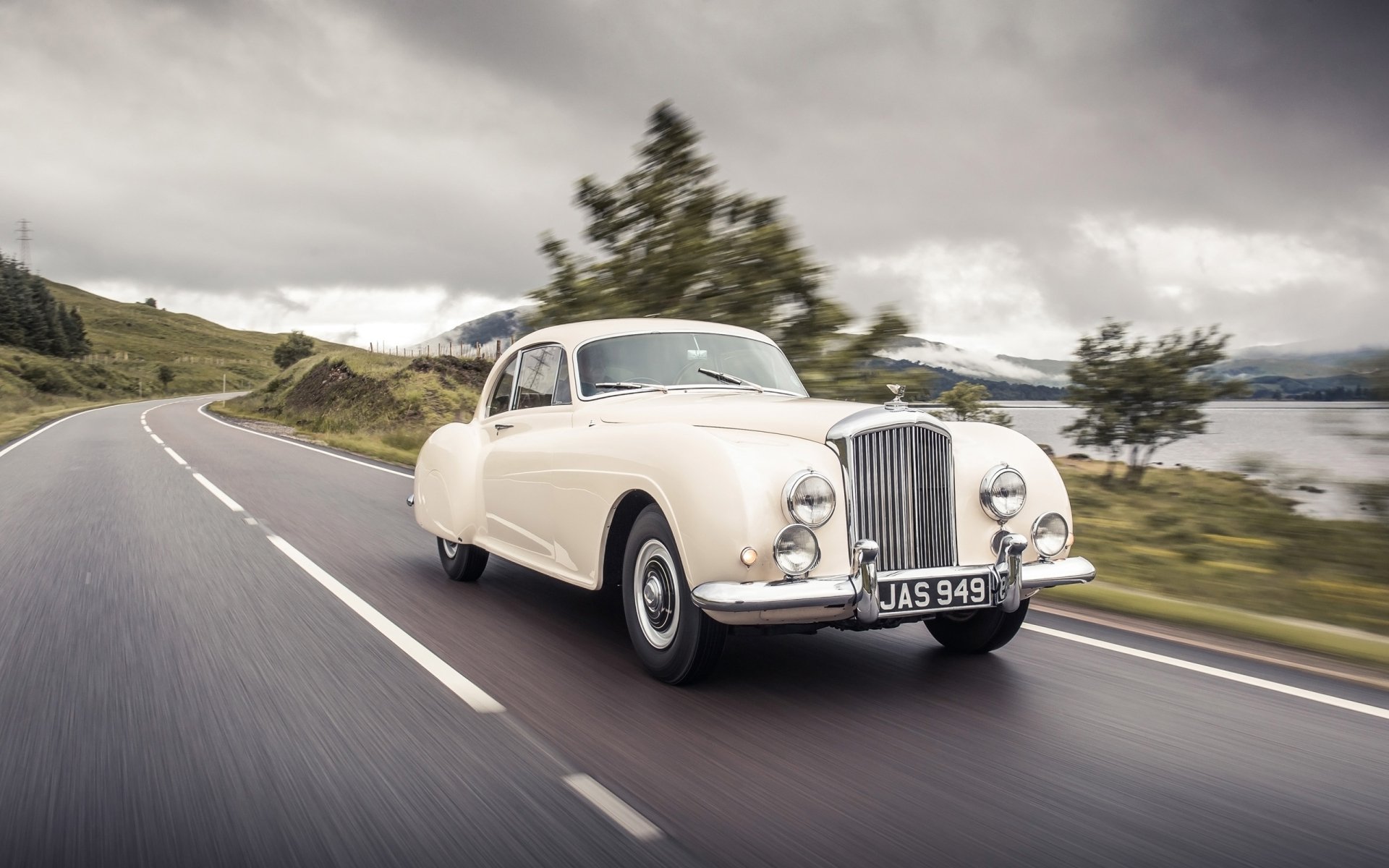 Download Vintage Car Bentley Car Bentley Continental R-Type Vehicle Bentley Continental HD Wallpaper