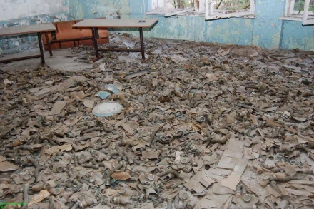 HD desktop wallpaper showing a dilapidated room filled with scattered gas masks, evoking a military and post-apocalyptic atmosphere.