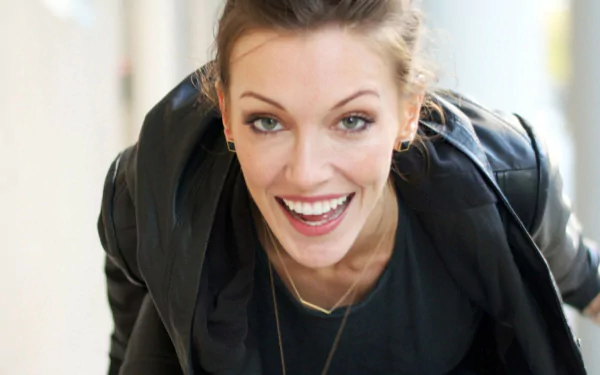 Celebrity Katie Cassidy HD Desktop Wallpaper | Background Image